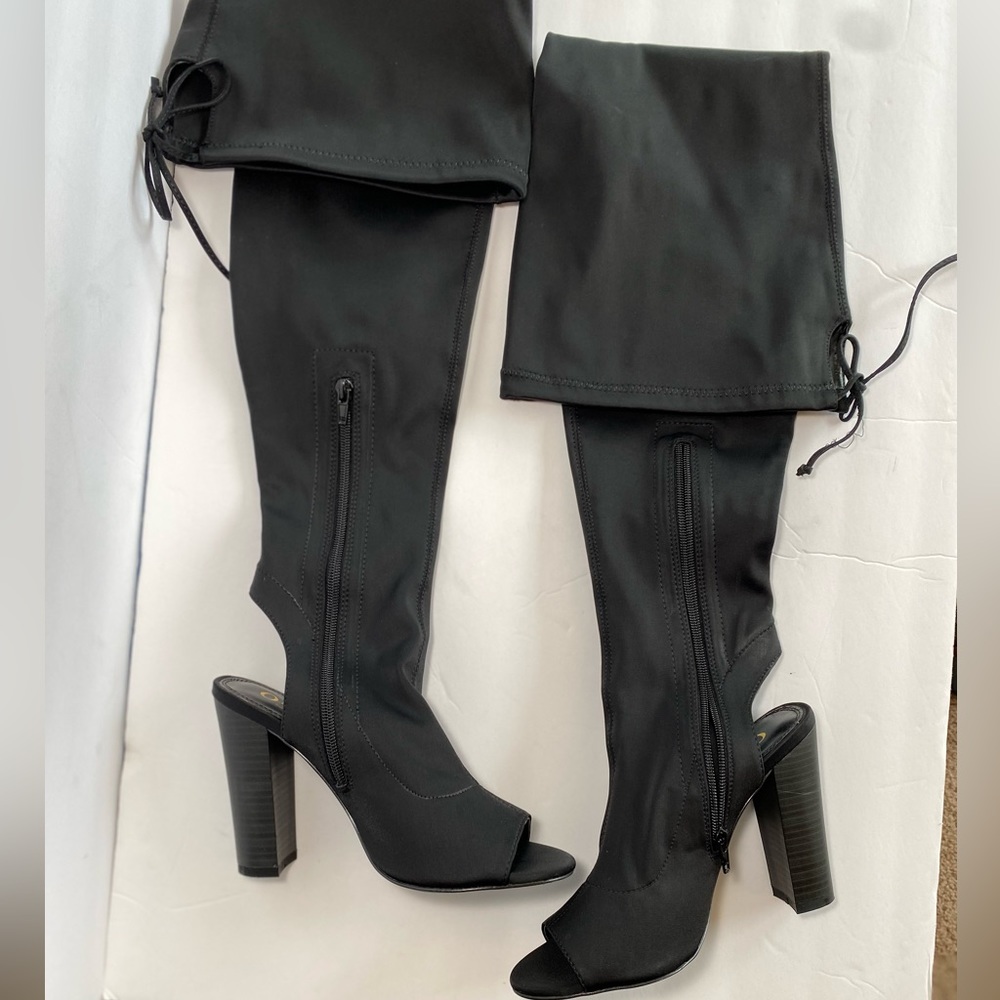 Olive Boots sizes 8 black